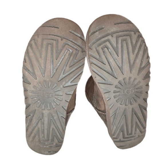 UGG Classic Short Leather Boots - Picture 6 of 7